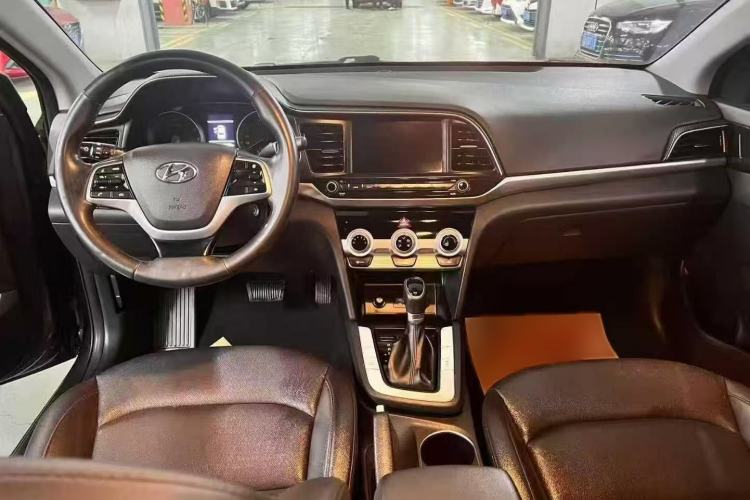 Used Hyundai Elantra (6th Generation / Lingdong) 2020 1.5L CVT Smart & Stylish – Elite Version Gear Lever
