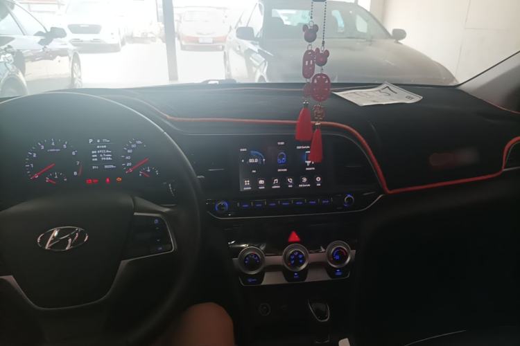 Used Hyundai Elantra (6th Generation / Lingdong) 2020 1.5L CVT Smart & Stylish – Elite Version Center Console