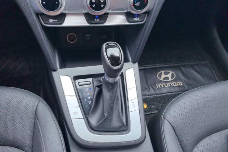 Used Hyundai Elantra (6th Generation / Lingdong) 2020 1.5L CVT Smart & Stylish – Elite Version Gear Lever