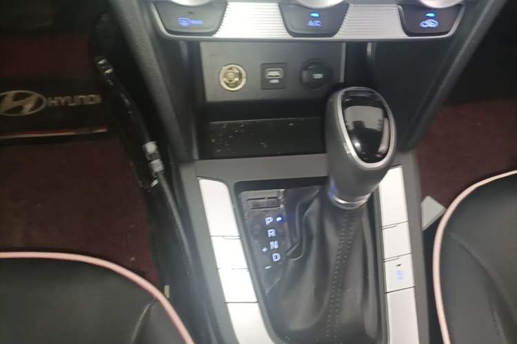 Used Hyundai Elantra (6th Generation / Lingdong) 2020 1.5L CVT Smart & Stylish – Elite Version Gear Lever
