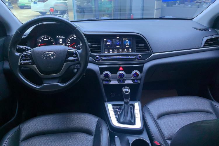 Used Hyundai Elantra (6th Generation / Lingdong) 2020 1.5L CVT Smart & Stylish – Elite Version Center Console