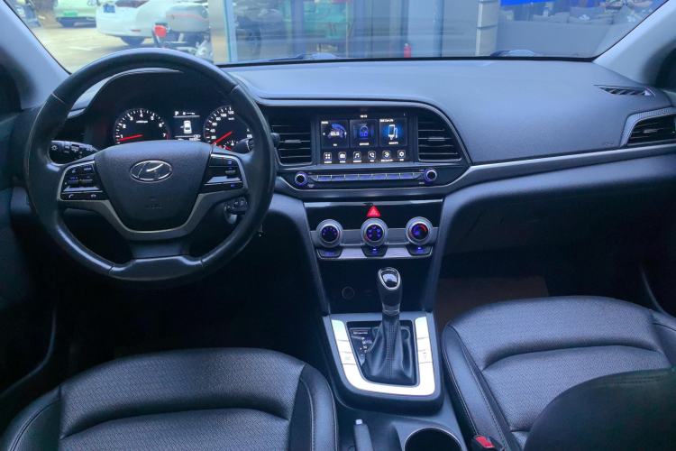 Used Hyundai Elantra (6th Generation / Lingdong) 2020 1.5L CVT Smart & Stylish – Elite Version Center Console
