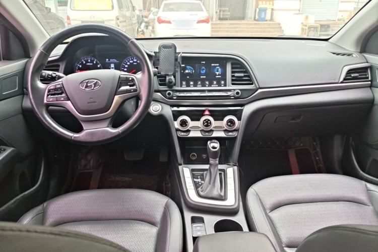 Used Hyundai Elantra (6th Generation / Lingdong) 2020 1.5L CVT Smart & Stylish – Elite Version Center Console