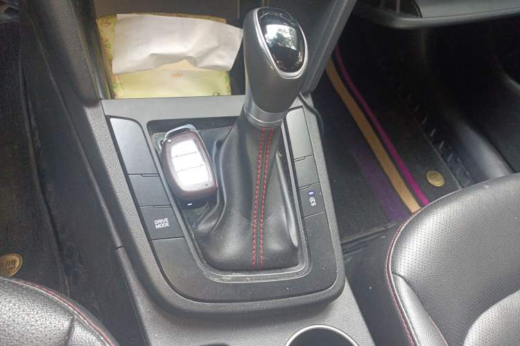 Used Hyundai Elantra (6th Generation / Lingdong) 2020 1.4T Dual-Clutch Xuan Dong · Dynamic Version Gear Lever