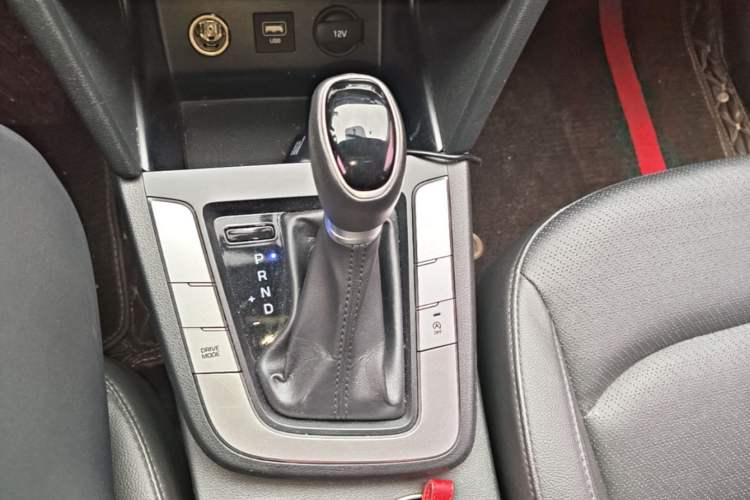 Used Hyundai Elantra (6th Generation / Lingdong) 2020 1.5L CVT Smart & Stylish – Elite Version Gear Lever