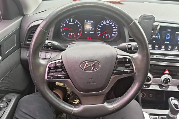 Used Hyundai Elantra (6th Generation / Lingdong) 2020 1.5L CVT Smart & Stylish – Elite Version Steering Wheel
