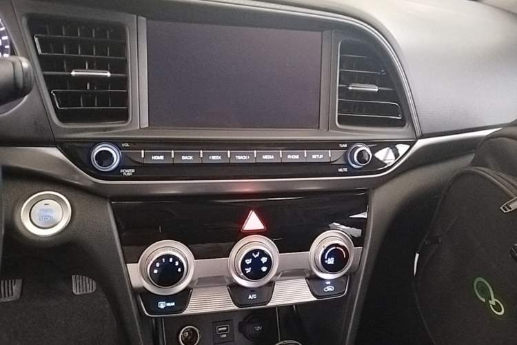Used Hyundai Elantra (6th Generation / Lingdong) 2020 1.5L CVT Smart & Stylish – Elite Version Audio And AC Panel