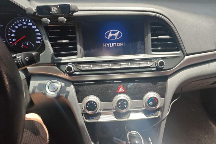 Used Hyundai Elantra (6th Generation / Lingdong) 2020 1.5L CVT Smart & Stylish – Elite Version Audio And AC Panel