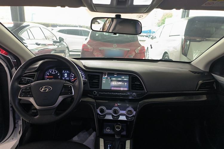 Used Hyundai Elantra (6th Generation / Lingdong) 2020 1.5L CVT Smart & Stylish – Elite Version Center Console