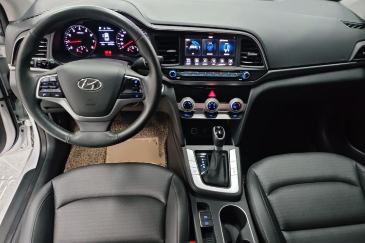 Used Hyundai Elantra (6th Generation / Lingdong) 2020 1.5L CVT Smart & Stylish – Elite Version Center Console