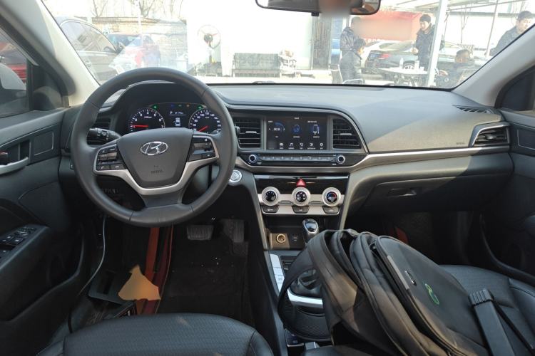Used Hyundai Elantra (6th Generation / Lingdong) 2020 1.5L CVT Smart & Stylish – Elite Version Center Console
