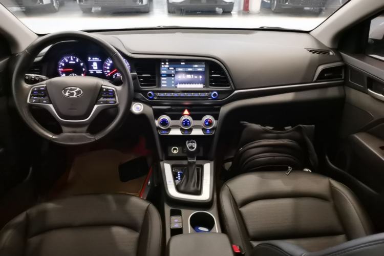 Used Hyundai Elantra (6th Generation / Lingdong) 2020 1.5L CVT Smart & Stylish – Elite Version Center Console