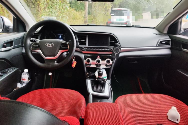 Used Hyundai Elantra (6th Generation / Lingdong) 2020 1.5L CVT Smart & Stylish – Elite Version Center Console