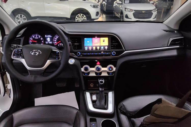 Used Hyundai Elantra (6th Generation / Lingdong) 2020 1.5L CVT Smart & Stylish – Elite Version Center Console