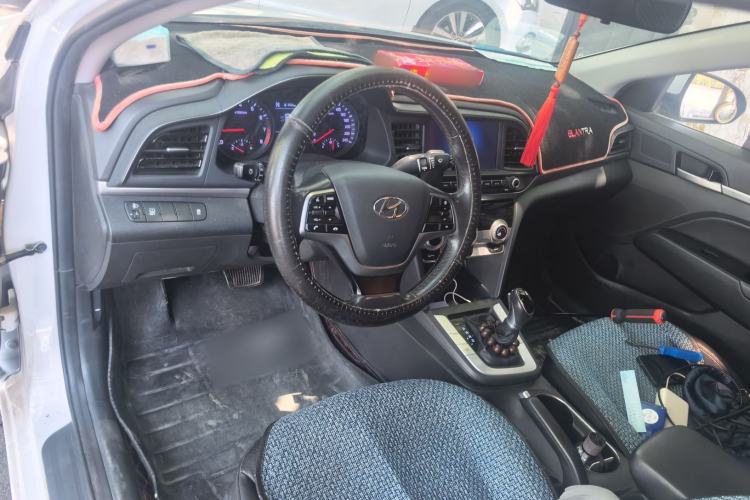 Used Hyundai Elantra (6th Generation / Lingdong) 2020 1.5L CVT Smart & Stylish – Elite Version Center Console