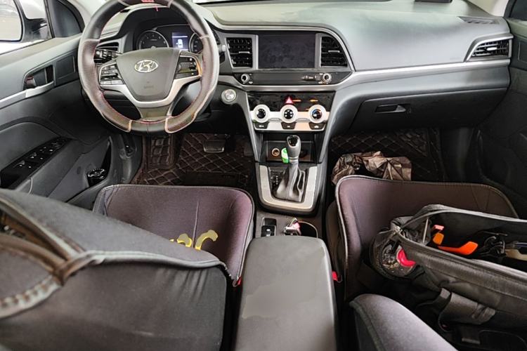 Used Hyundai Elantra (6th Generation / Lingdong) 2020 1.5L CVT Smart & Stylish – Elite Version Center Console