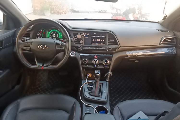 Used Hyundai Elantra (6th Generation / Lingdong) 2020 1.4T Dual-Clutch Xuan Dong · Dynamic Version Center Console