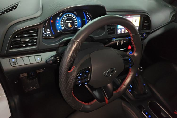 Used Hyundai Elantra (6th Generation / Lingdong) 2020 1.4T Dual-Clutch Xuan Dong · Dynamic Version Center Console