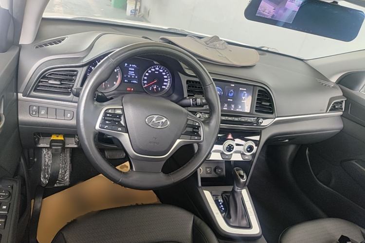 Used Hyundai Elantra (6th Generation / Lingdong) 2020 1.5L CVT Smart & Stylish – Elite Version Center Console