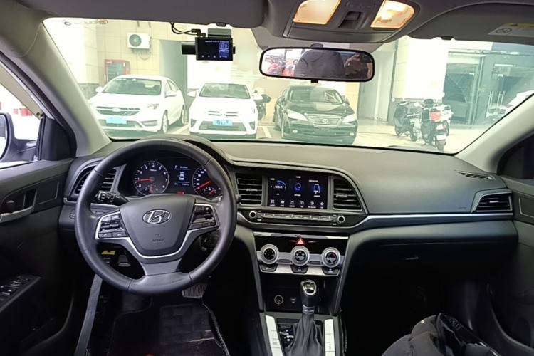 Used Hyundai Elantra (6th Generation / Lingdong) 2020 1.5L CVT Smart & Stylish – Elite Version Center Console