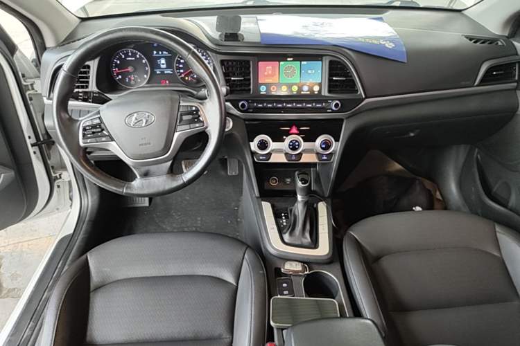 Used Hyundai Elantra (6th Generation / Lingdong) 2020 1.5L CVT Smart & Stylish – Elite Version Center Console
