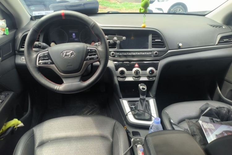Used Hyundai Elantra (6th Generation / Lingdong) 2020 1.5L CVT Smart & Stylish – Elite Version Center Console