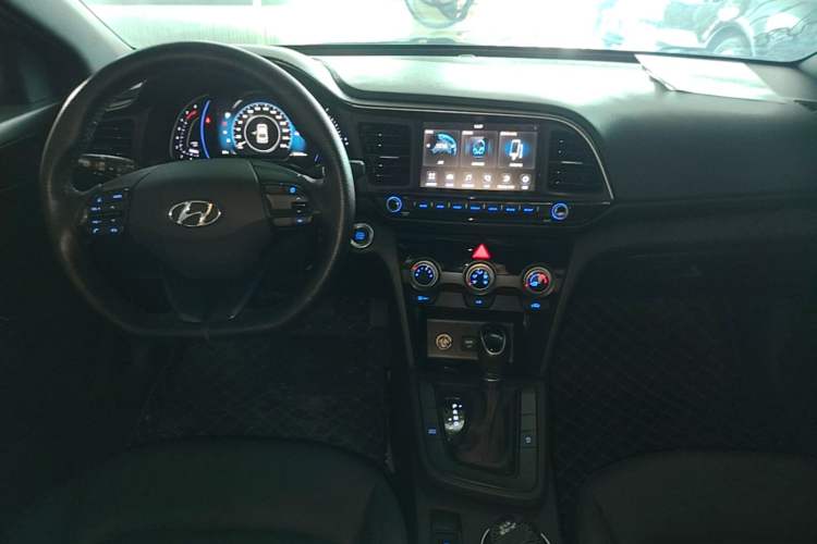 Used Hyundai Elantra (6th Generation / Lingdong) 2020 1.4T Dual-Clutch Xuan Dong · Dynamic Version Center Console
