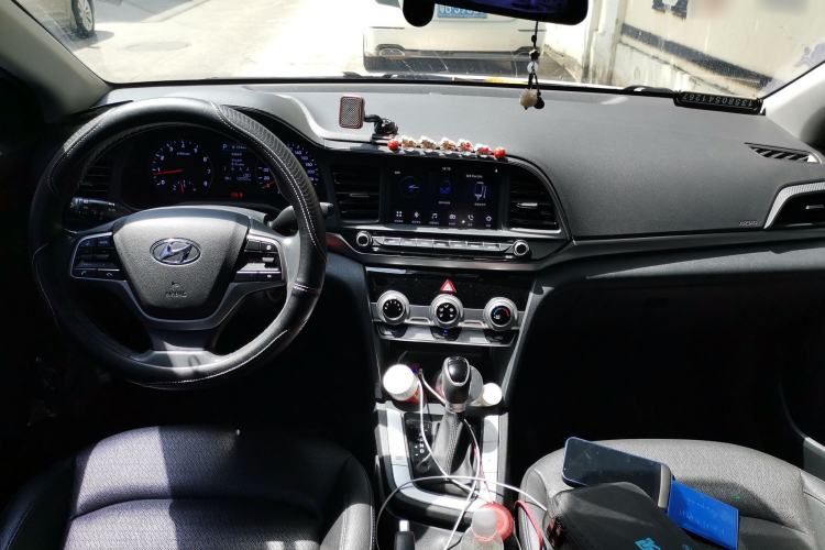 Used Hyundai Elantra (6th Generation / Lingdong) 2020 1.5L CVT Smart & Stylish – Elite Version Center Console