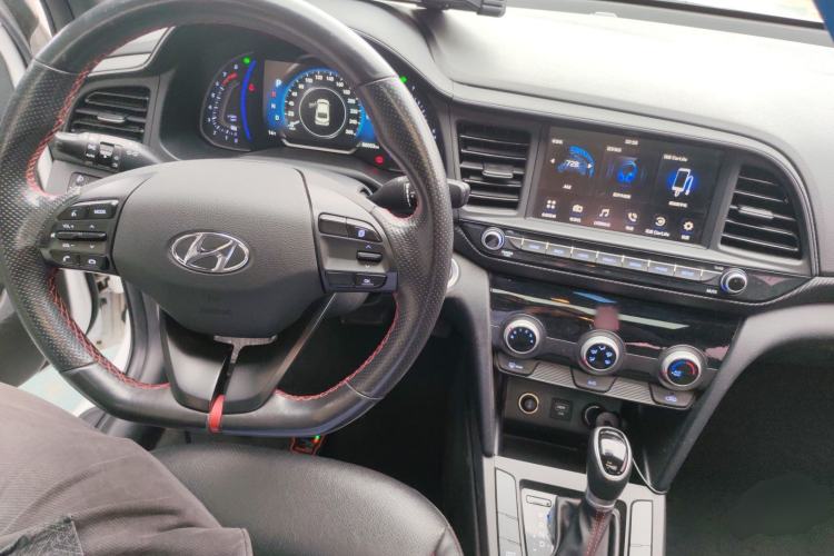 Used Hyundai Elantra (6th Generation / Lingdong) 2020 1.4T Dual-Clutch Xuan Dong · Dynamic Version Center Console