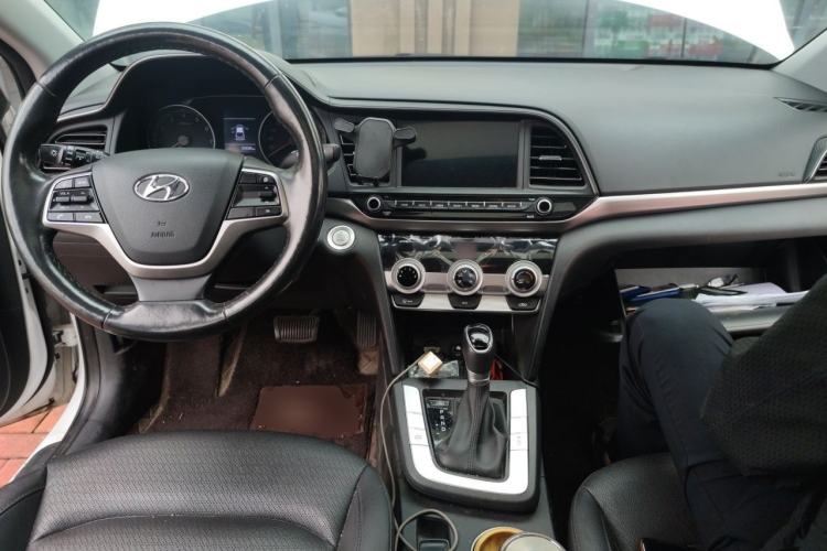 Used Hyundai Elantra (6th Generation / Lingdong) 2020 1.5L CVT Smart & Stylish – Elite Version Center Console