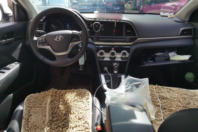 Used Hyundai Elantra (6th Generation / Lingdong) 2020 1.5L CVT Smart & Stylish – Elite Version Center Console