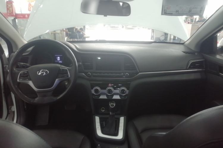 Used Hyundai Elantra (6th Generation / Lingdong) 2020 1.5L CVT Smart & Stylish – Elite Version Center Console