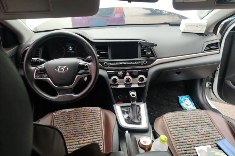 Used Hyundai Elantra (6th Generation / Lingdong) 2020 1.5L CVT Smart & Stylish – Elite Version Center Console