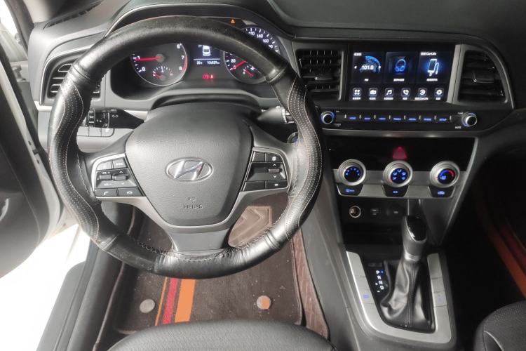 Used Hyundai Elantra (6th Generation / Lingdong) 2020 1.5L CVT Smart & Stylish – Elite Version Center Console