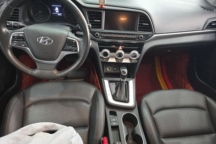 Used Hyundai Elantra (6th Generation / Lingdong) 2020 1.5L CVT Smart & Stylish – Elite Version Center Console