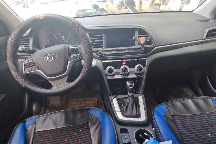 Used Hyundai Elantra (6th Generation / Lingdong) 2020 1.5L CVT Smart & Stylish – Elite Version Center Console