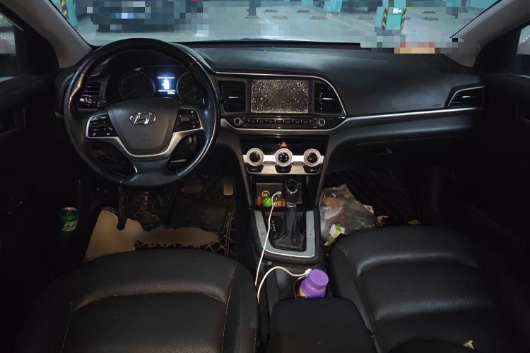 Used Hyundai Elantra (6th Generation / Lingdong) 2020 1.5L CVT Smart & Stylish – Elite Version Center Console