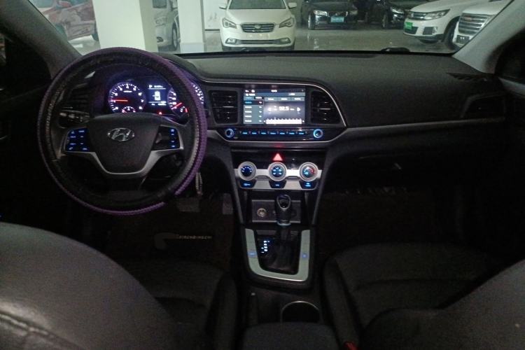 Used Hyundai Elantra (6th Generation / Lingdong) 2020 1.5L CVT Smart & Stylish – Elite Version Center Console