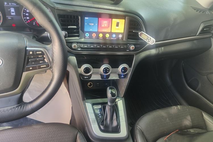 Used Hyundai Elantra (6th Generation / Lingdong) 2020 1.5L CVT Smart & Stylish – Elite Version Center Console