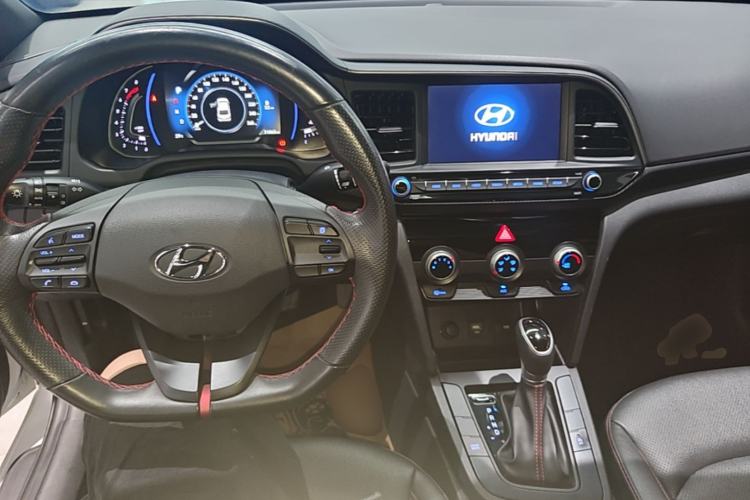 Used Hyundai Elantra (6th Generation / Lingdong) 2020 1.4T Dual-Clutch Xuan Dong · Dynamic Version Center Console