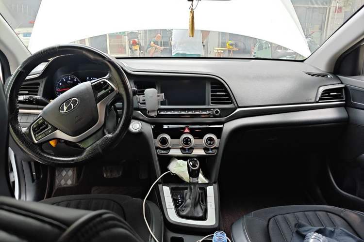 Used Hyundai Elantra (6th Generation / Lingdong) 2020 1.5L CVT Smart & Stylish – Elite Version Center Console