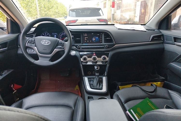Used Hyundai Elantra (6th Generation / Lingdong) 2020 1.5L CVT Smart & Stylish – Elite Version Center Console