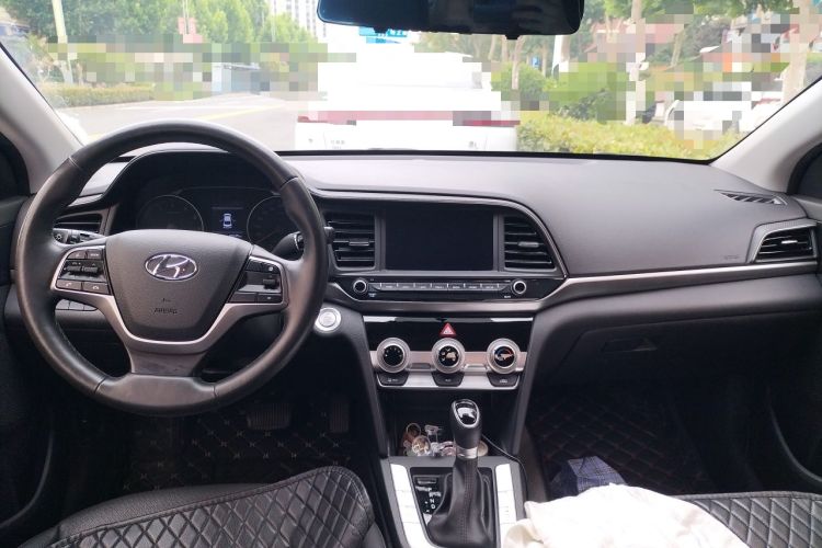 Used Hyundai Elantra (6th Generation / Lingdong) 2020 1.5L CVT Smart & Stylish – Elite Version Center Console