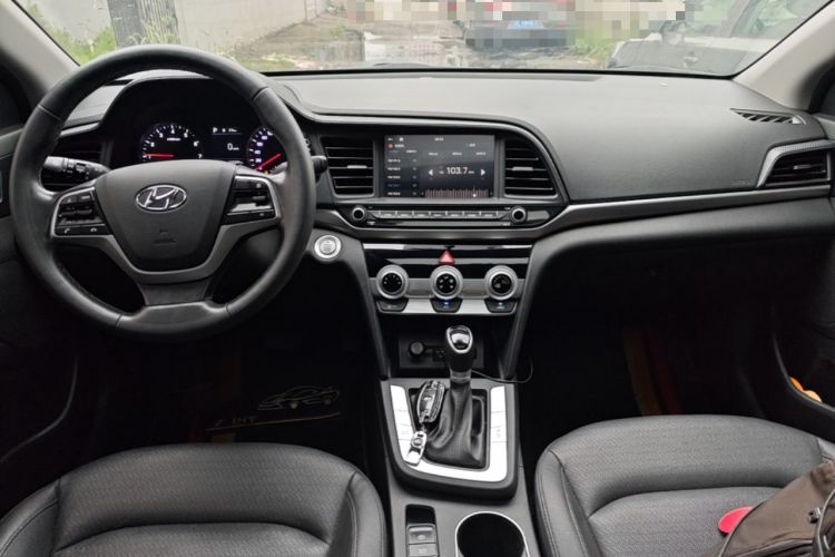 Used Hyundai Elantra (6th Generation / Lingdong) 2020 1.5L CVT Smart & Stylish – Elite Version Center Console