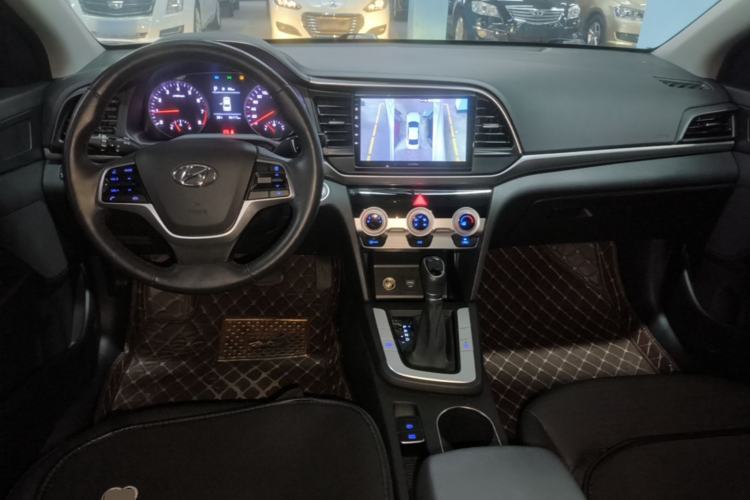 Used Hyundai Elantra (6th Generation / Lingdong) 2020 1.5L CVT Smart & Stylish – Elite Version Center Console