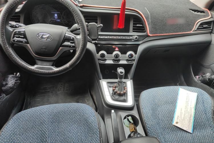 Used Hyundai Elantra (6th Generation / Lingdong) 2020 1.5L CVT Smart & Stylish – Elite Version Center Console