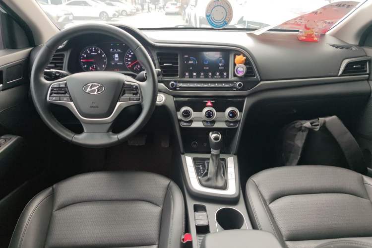 Used Hyundai Elantra (6th Generation / Lingdong) 2020 1.5L CVT Smart & Stylish – Elite Version Center Console