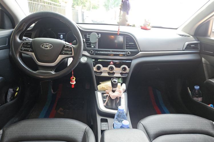 Used Hyundai Elantra (6th Generation / Lingdong) 2020 1.5L CVT Smart & Luxurious Trim Center Console