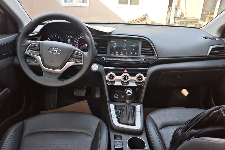 Used Hyundai Elantra (6th Generation / Lingdong) 2020 1.5L CVT Smart & Stylish – Elite Version Center Console