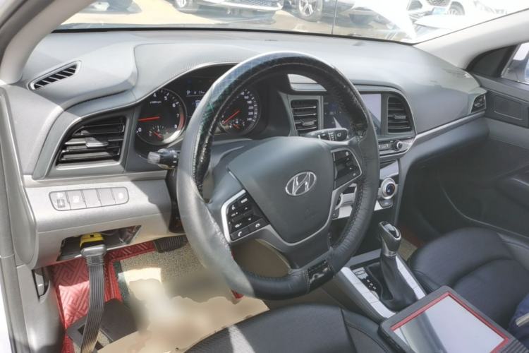 Used Hyundai Elantra (6th Generation / Lingdong) 2020 1.5L CVT Smart & Stylish – Elite Version Center Console